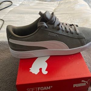 New Puma soft foam in gray and white women size 8.5